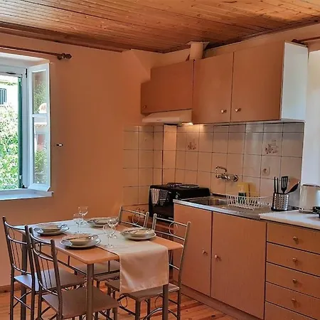 Karydia 4 Pers Apartmán Lazaráta