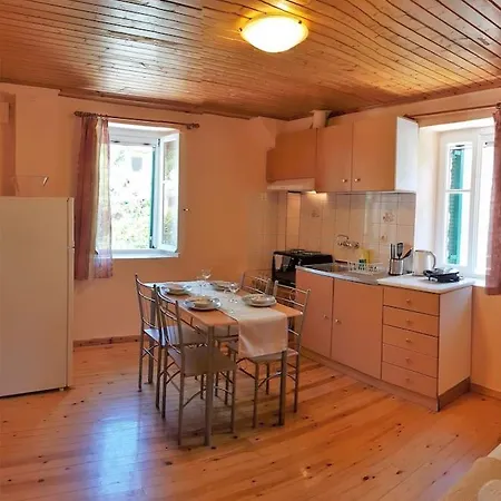 Apartment Karydia 4 Pers Lazarata